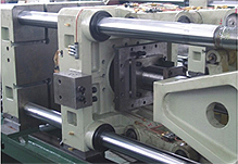 模板采用有限元分析，優(yōu)化設(shè)計