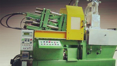 壓鑄機(jī)壓鑄時(shí)如何避免錘頭卡死？