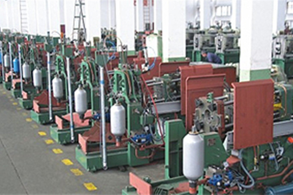 冷室壓鑄機(jī)的內(nèi)部結(jié)構(gòu)、工作原理及操作規(guī)程